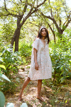 Load image into Gallery viewer, Daisy