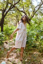 Load image into Gallery viewer, Daisy