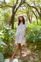 Load image into Gallery viewer, Daisy