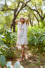 Load image into Gallery viewer, Daisy