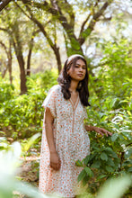 Load image into Gallery viewer, Daisy